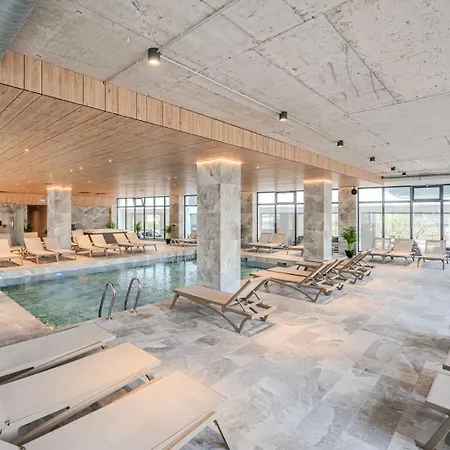 Samy In Odyssey Pool Fitness 马马亚